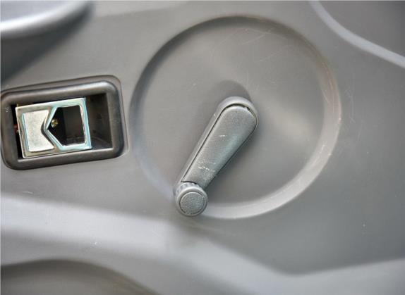 BJ212 2018款 2.0L 方门 车厢座椅   门窗控制