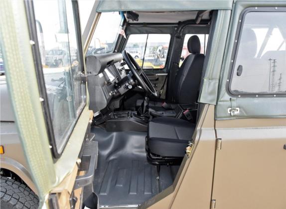 BJ212 2018款 2.8T 三角门 柴油版 车厢座椅   前排空间