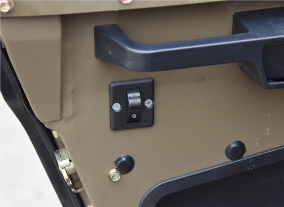 BJ212 2019款 1.5T 三角门 国V 车厢座椅   门窗控制