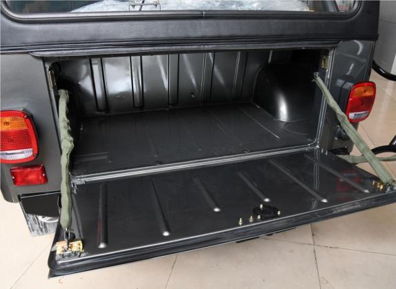 BJ212 2019款 2.8T 方门 柴油版 国V 车厢座椅   后备厢