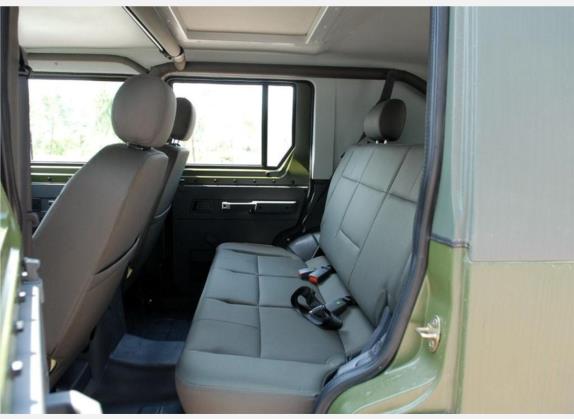 勇士 2008款 2.7L 五门四驱汽油版 车厢座椅   后排空间