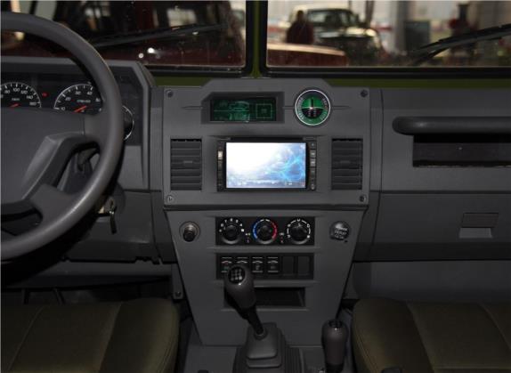 勇士 2013款 2.7L 五门四驱汽油版 中控类   中控台