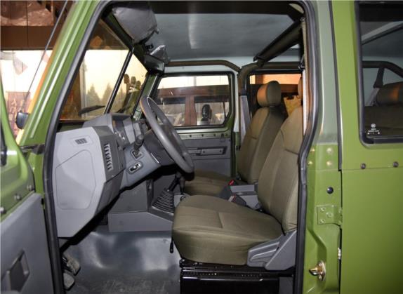 勇士 2013款 2.7L 五门四驱汽油版 车厢座椅   前排空间