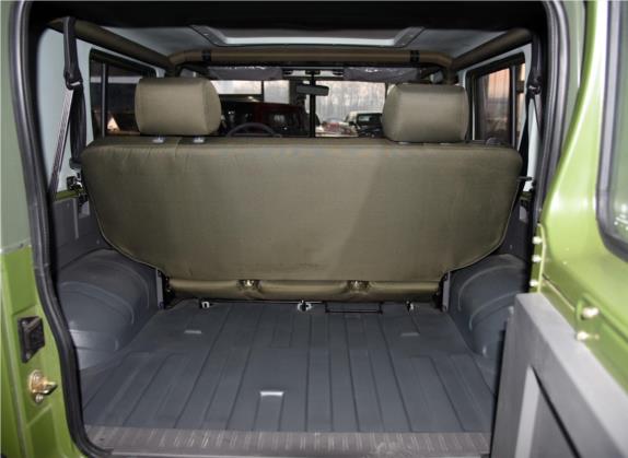 勇士 2013款 2.7L 五门四驱汽油版 车厢座椅   后备厢