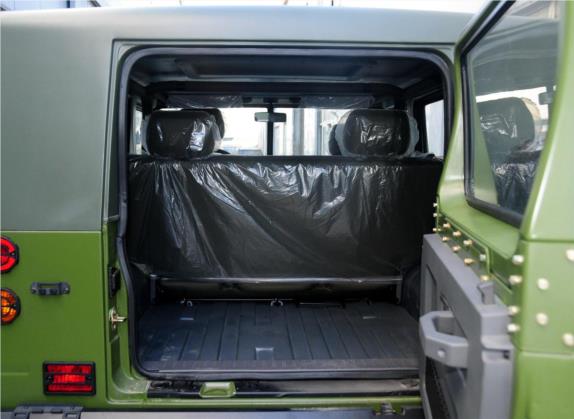 勇士 2014款 2.5T 五门四驱柴油版 车厢座椅   后备厢
