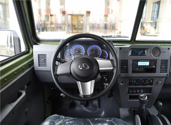 勇士 2017款 2.0T 五门四驱汽油版 中控类   驾驶位