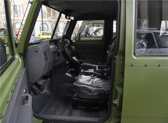 勇士 2017款 2.0T 五门四驱汽油版 车厢座椅   前排空间