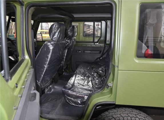 勇士 2017款 2.0T 五门四驱汽油版 车厢座椅   后排空间
