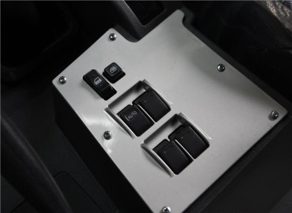 勇士 2017款 2.0T 五门四驱汽油版 车厢座椅   门窗控制