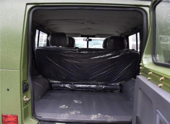 勇士 2017款 2.5T 五门四驱柴油版 车厢座椅   后备厢