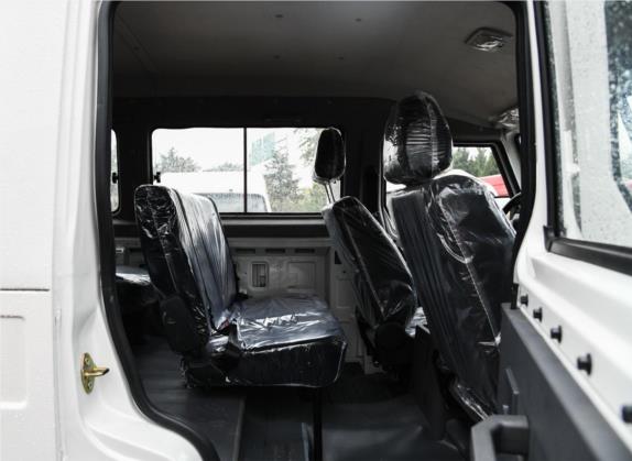 勇士 2018款 2.0T 四门四驱汽油版 国V 车厢座椅   后排空间