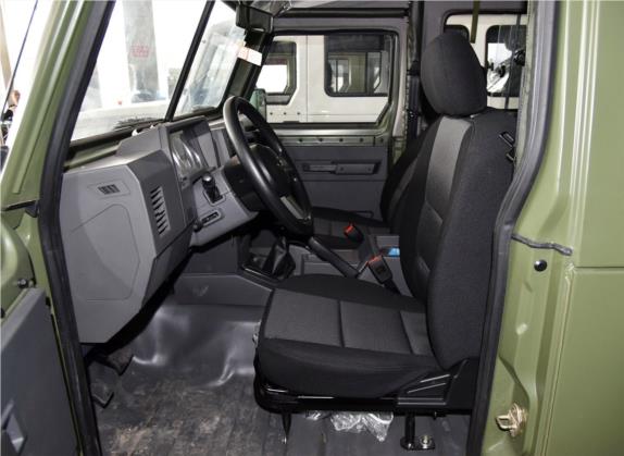 勇士 2018款 2.0T 三门四驱汽油版 国V 车厢座椅   前排空间