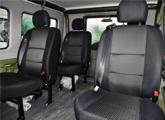 勇士 2018款 2.0T 三门四驱汽油版 国V 车厢座椅   后排空间