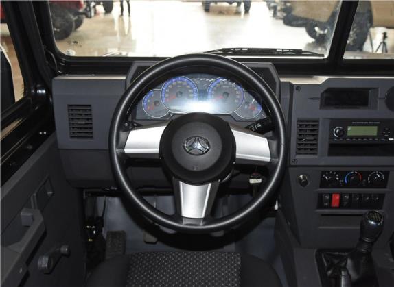 勇士 2019款 2.4T 三门四驱短轴汽油版 国VI 中控类   驾驶位