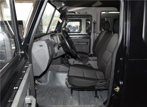 勇士 2019款 2.4T 三门四驱短轴汽油版 国VI 车厢座椅   前排空间