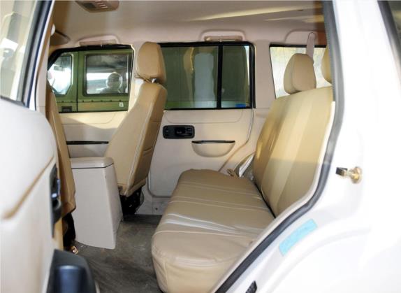 骑士S12 2011款 2.2L 四驱豪华型 车厢座椅   后排空间