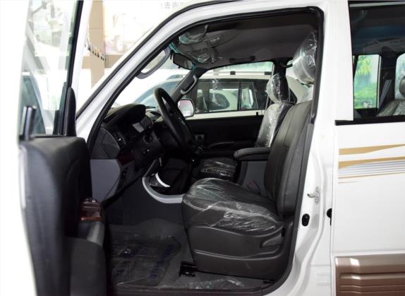 陆霸 2012款 2.4L 四驱型 车厢座椅   前排空间