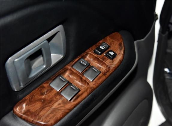 陆霸 2012款 2.4L 四驱型 车厢座椅   门窗控制