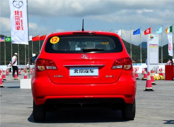 北京汽车E系列 2012款 两厢 1.3L 自动乐天版 外观   正后