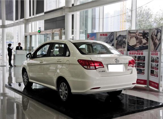 北京汽车E系列 2013款 三厢 1.3L 手动乐活版 外观   斜后