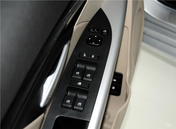 绅宝D70 2013款 2.0T 精英版 车厢座椅   门窗控制