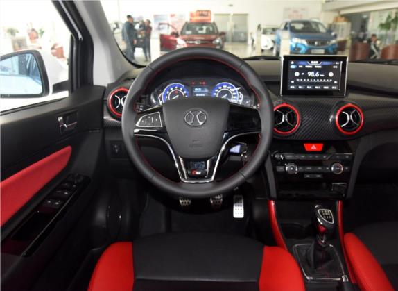 绅宝X25 2015款 1.5L 手动精英型 中控类   驾驶位