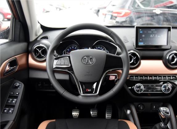 绅宝X35 2016款 1.5L 手动精英版 中控类   驾驶位
