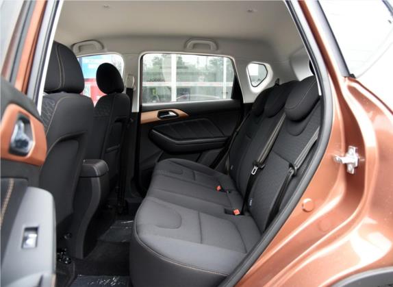 绅宝X35 2016款 1.5L 手动精英版 车厢座椅   后排空间