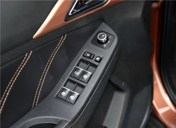 绅宝X35 2016款 1.5L 手动精英版 车厢座椅   门窗控制