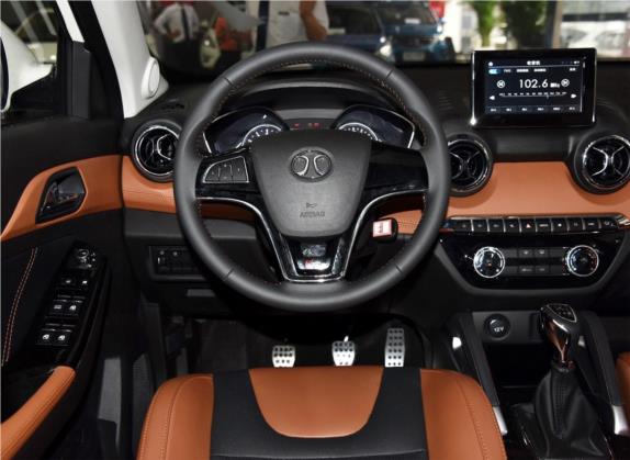 绅宝X35 2016款 1.5L 手动豪华版 中控类   驾驶位