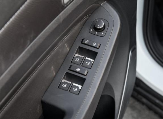 智行 2018款 1.5T 手动进取版 国V 车厢座椅   门窗控制
