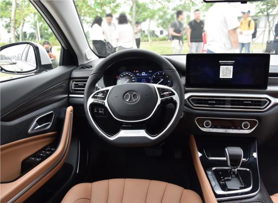 北京U7 2019款 1.5T CVT新智版 国V 中控类   驾驶位
