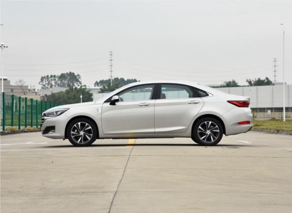 北京U7 2019款 1.5T CVT新智版 国V 外观   正侧