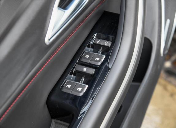 北京U7 2019款 1.5T 手动精英版 国V 车厢座椅   门窗控制