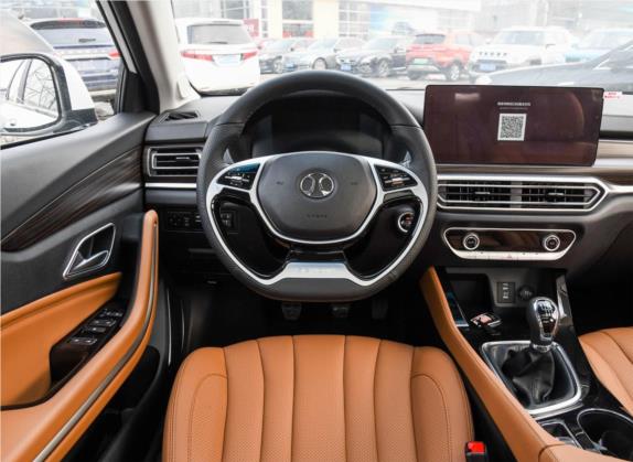 北京U7 2019款 1.5T 手动新智版 国V 中控类   驾驶位