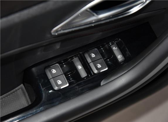 北京U7 2019款 1.5T 手动精英版 国VI 车厢座椅   门窗控制