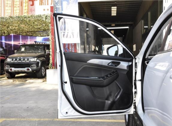 北京X3 2019款 1.5L 手动荣耀版 车厢座椅   前门板