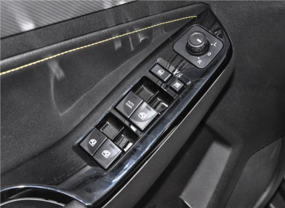北京X3 2019款 1.5L 手动荣耀版 车厢座椅   门窗控制