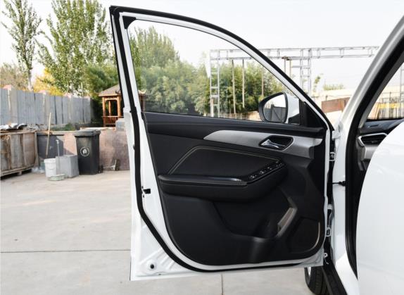 北京X3 2019款 1.5T CVT荣耀版 车厢座椅   前门板