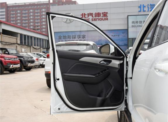 北京X3 2020款 1.5T 手动荣耀版PLUS 车厢座椅   前门板