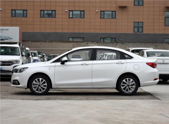 北京U5 2020款 1.5L 手动尊贵版 国VI 外观   正侧
