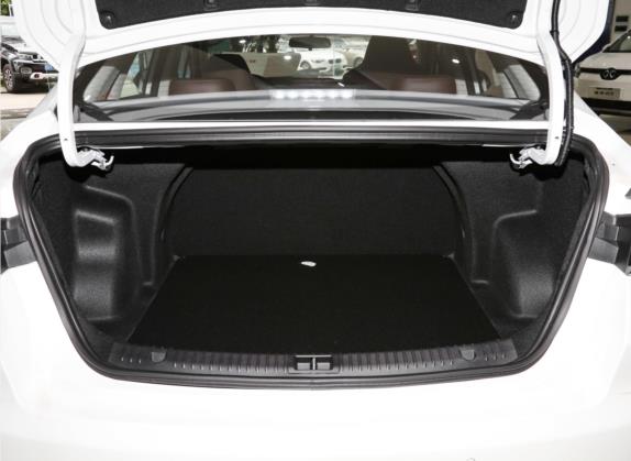 北京U5 PLUS 2021款 1.5L 手动尊贵版 车厢座椅   后备厢