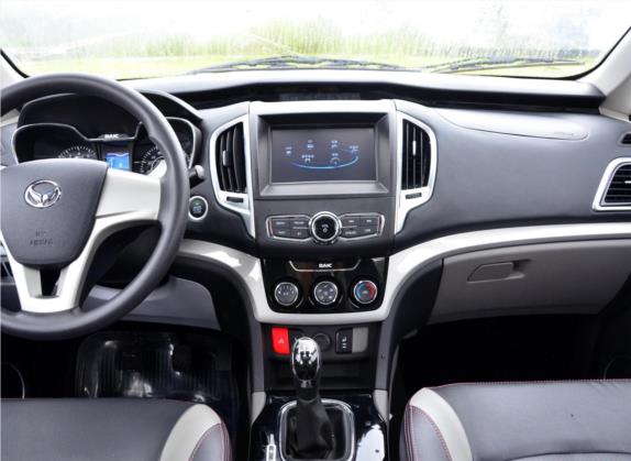 北汽幻速H3 2015款 1.5L 手动豪华型 中控类   中控台