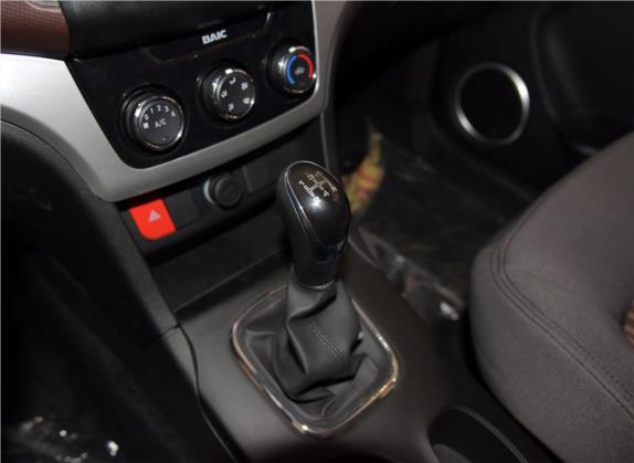 北汽幻速H3 2015款 1.5L 手动标准型 中控类   挡把