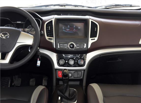 北汽幻速H3 2017款 1.5L 手动舒适天窗版 中控类   中控台