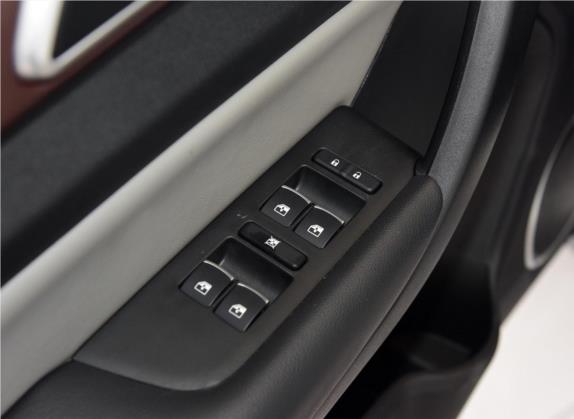 北汽幻速H3 2017款 1.5L 手动舒适天窗版 车厢座椅   门窗控制