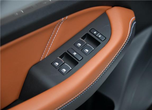 北汽幻速H5 2018款 1.3T CVT豪华型 车厢座椅   门窗控制