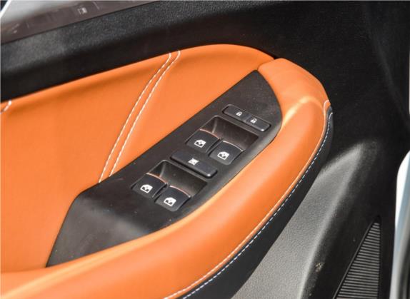 北汽幻速H5 2018款 1.3T CVT舒适型 车厢座椅   门窗控制