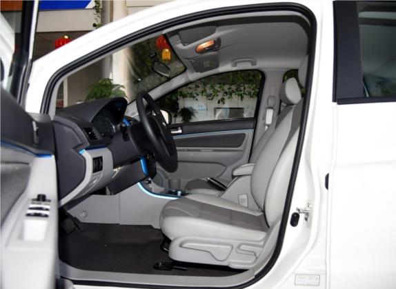 北汽新能源EV 2015款 EV200 轻快版 车厢座椅   前排空间