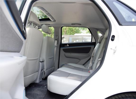 北汽新能源EV 2015款 EV160 轻秀版 车厢座椅   后排空间